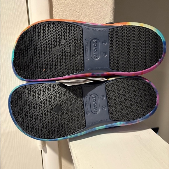 Crocs Tie Dye Unisex Bistro Rainbow Clogs Slip Resistant Mens 11/Womens 13 - Picture 8 of 9